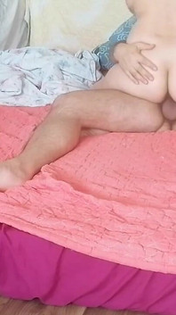 Amateur Couple Hot Sex in the Bedroom