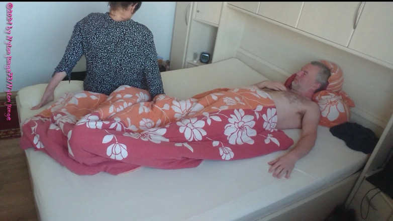 NylonjungeCarmen: Žhavé sexuální setkání s tlustou MILFkou 1 ** svlékání **