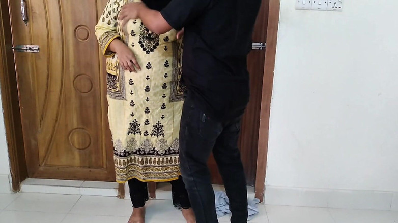 Aria Mia: 彼女の義理の息子が大きなお尻のディーパリ叔母と仕掛けたスキャンダル