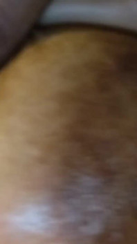Sexy baby lutscht vorspiel ihres stiefvaters heiße nippel, kleine muschi-möpse