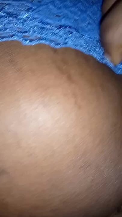 Pretty B: Changement de pantalon, baisée en levrette et remplie de creampie