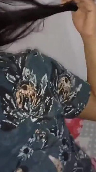みんなが家を出ていたので、義理の妹の部屋に行って、彼女の録音を驚かせたんだ。彼女はそれを気に入ってくれて、結局はフーになったんだ