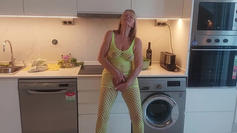 martinawest: Why Some Grannys Just Do It in the Kitchen.