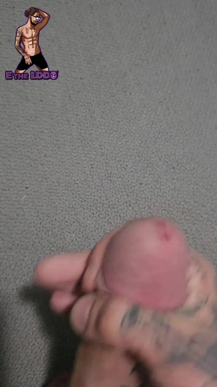 E the Long Dick Daddy: Tattooed Stud Blows Fat Load All Over the Blanket