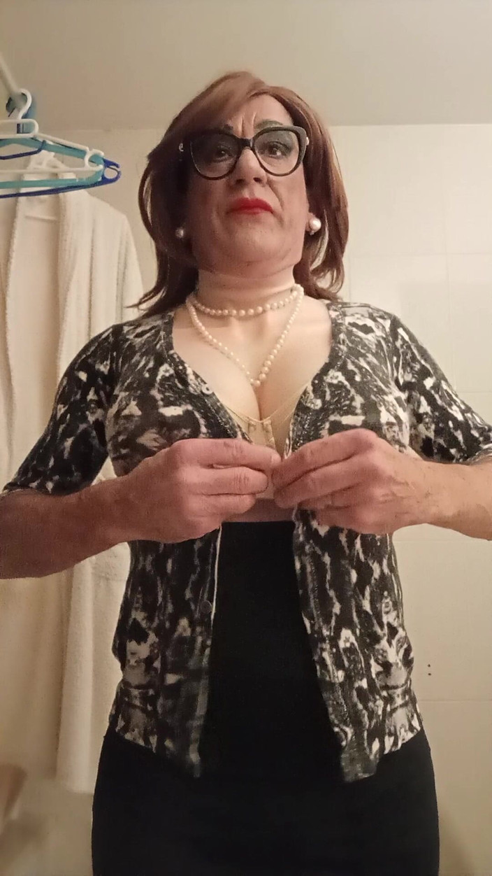 Yusti: Oblékání před zrcadlem