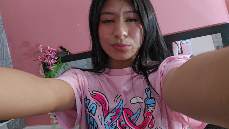 LissaWiild: My Fingers Are on Fire in My Pussy
