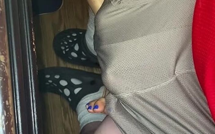 Naelor: Melove用她性感的小脚戏弄naelor