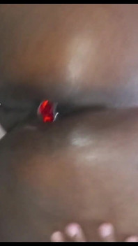 Big intră în La Ebony după ce a fost absorbit de testiculele diavolului în La Casa Hyped