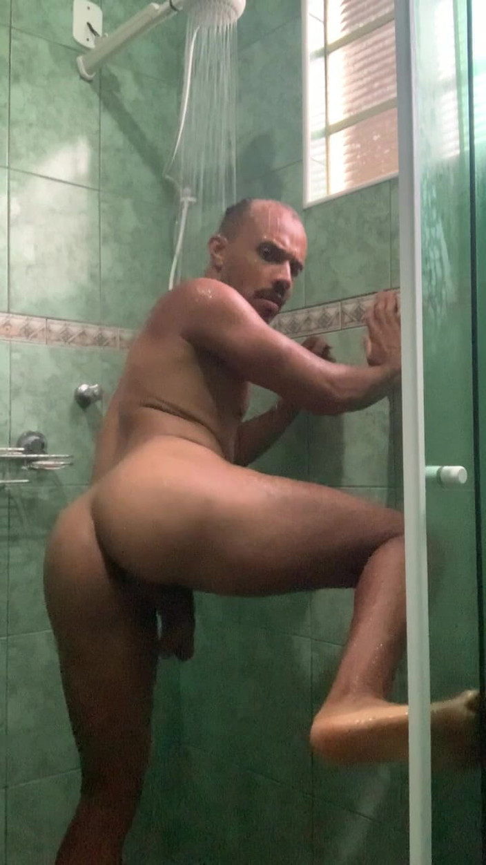 Ken Wild: Duş alıyorum ve erkek arkadaşımın beni sıcak sikmesini bekliyorum