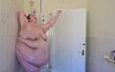SSBBW Lady Brads: Gudinnan i duschen