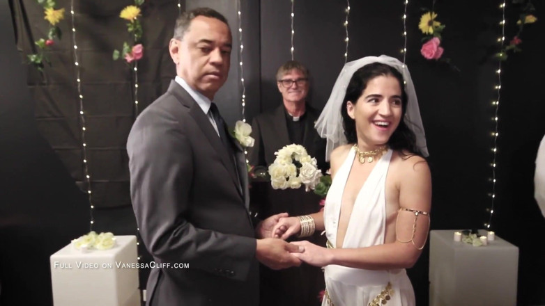 Cliff Media: Gangbang al suo matrimonio - la sposa allevata all'altare - Vanessa Cliff