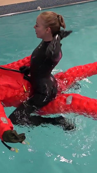 Human Life Raft - penguasaan kolam hamba sut yang melambung