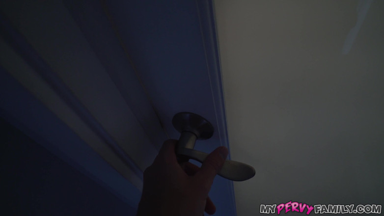 My Pervy Family: Teen tóc ngắn dễ thương đụ cha dượng và giữ bí...