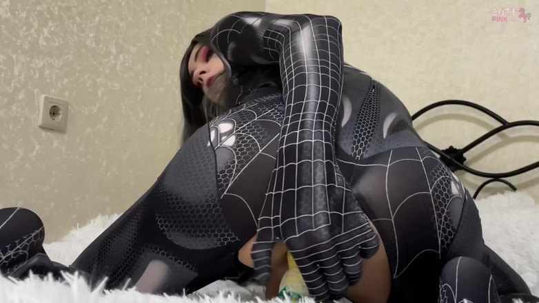 CutePinkUnicorn: Spidergirl Cosplay Wielki Dildo Jazda