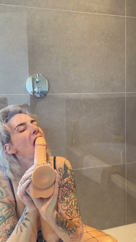 My Naughty Little Moment, Watch Me Come Squirting