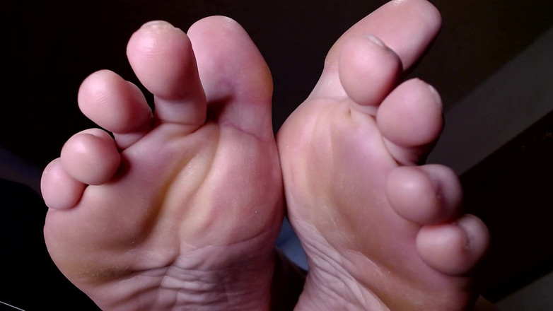 Abby Anna: Uwielbiam moje długie palce u moich piersi