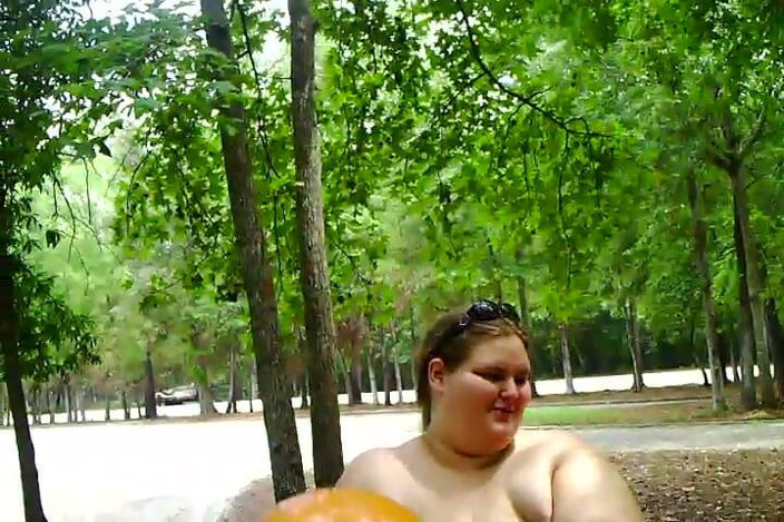 BBW nurse Vicki adventures with friends: 2 femei mari și frumoase suge balonul și se fut