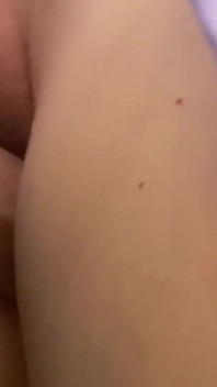 Pane bože! Tření kundičky. Péro pod mojí sukní