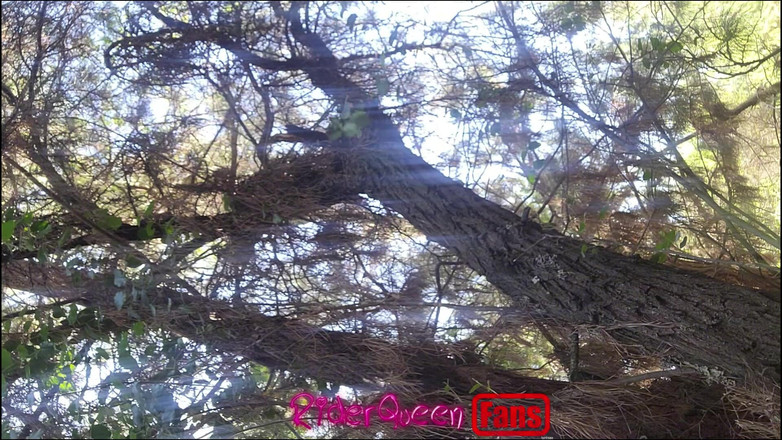 Riderqueen BBW Step Mom Latina Ebony: Riderqueen lagi sendirian di luar ruangan, video untuk penggemarku