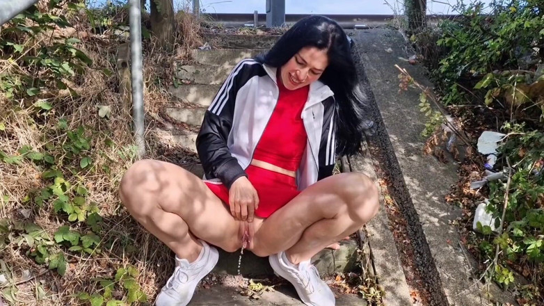 Nicky Brill: Ao ar livre mijando e escancarando compilação Nicky Brill