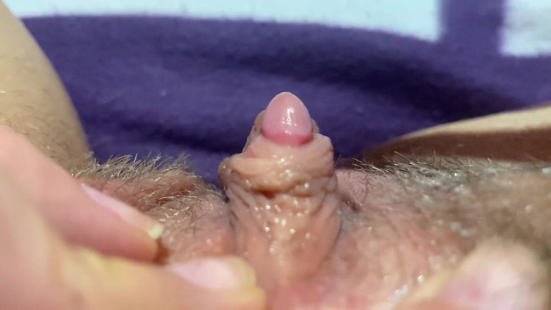 Cuteblonde666: Enorme clitoride si sgrilletta e si sega orgasma in una...
