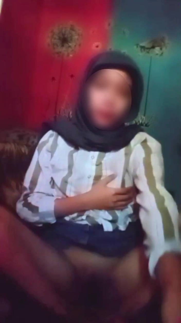 AnggelNis: Muslimská 19letá orgasmus dildo