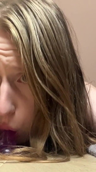 Avsugning På Min Dildo Med Deepthroat