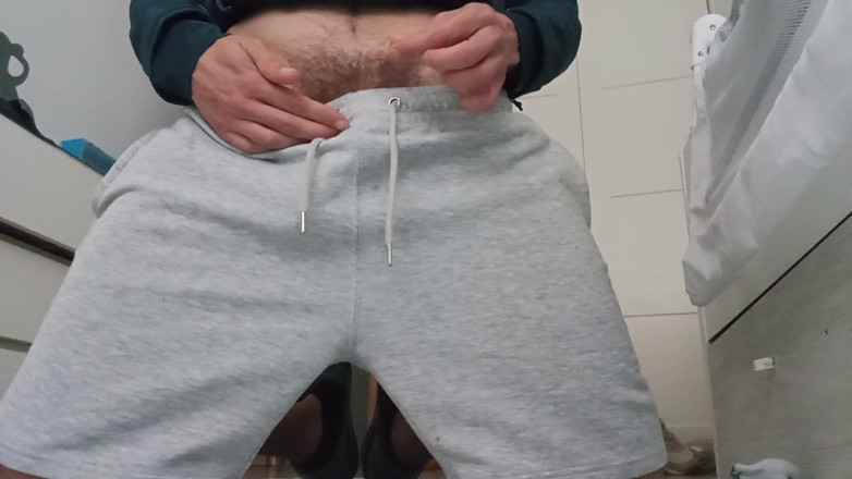 Elvissc: The Fitness Trainer Jerks off Inside His Pants and Shows...