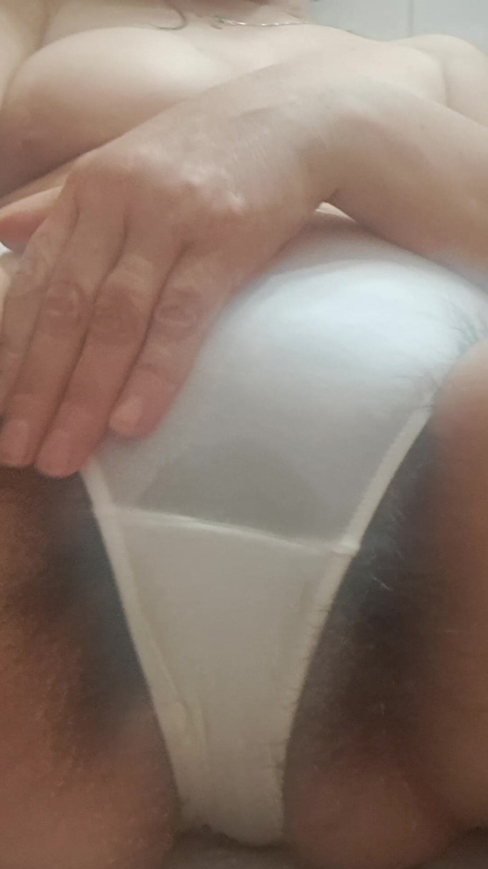 Mommy big hairy pussy: Seluar dalam basah ibu tiri