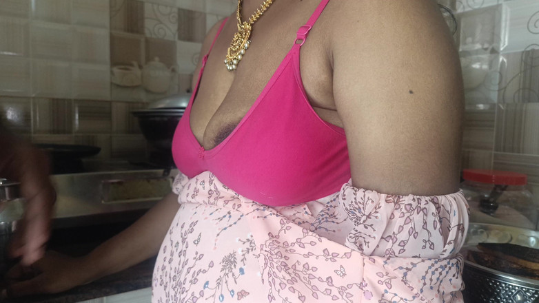 Laxi ammu: 마누라 부엌 핫한 로맨스