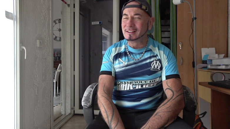 Gaybareback: Tři mladí kluci se šukají v bazénu