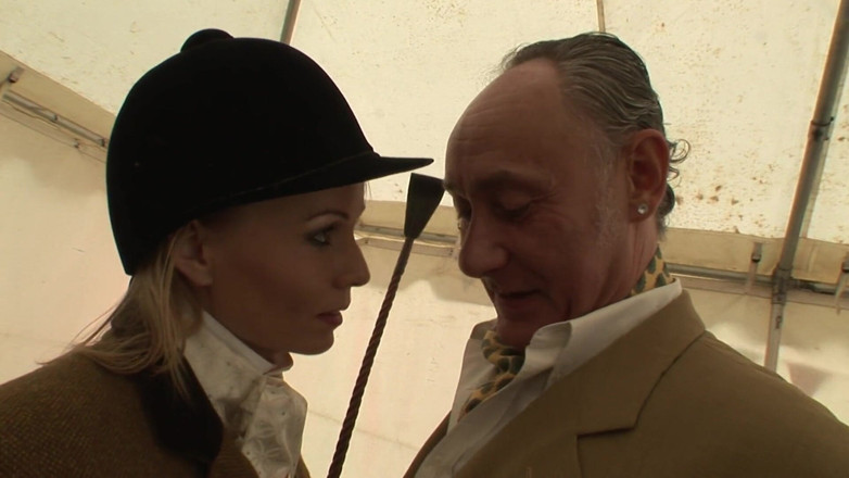 Old Mans Needs: 美しい熟女が汚れた老人に釘付けになる