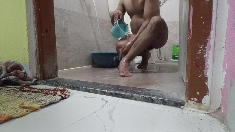 LovedSunsine1990: Guys, You Like My Naked Bath.