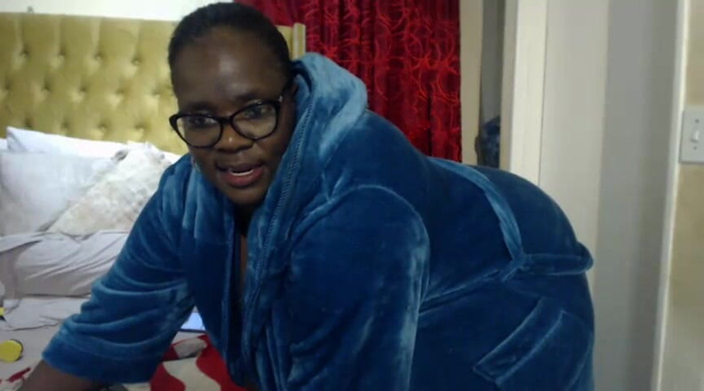 Legendary Booty Overdose: Horny SSBBW Masturbating and Having Breakfast in Bed