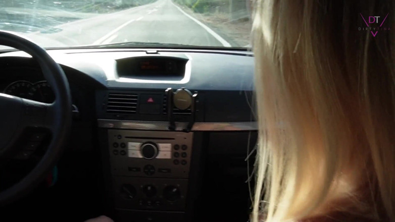 Dirty Tina: Pipe rapide dans la voiture !