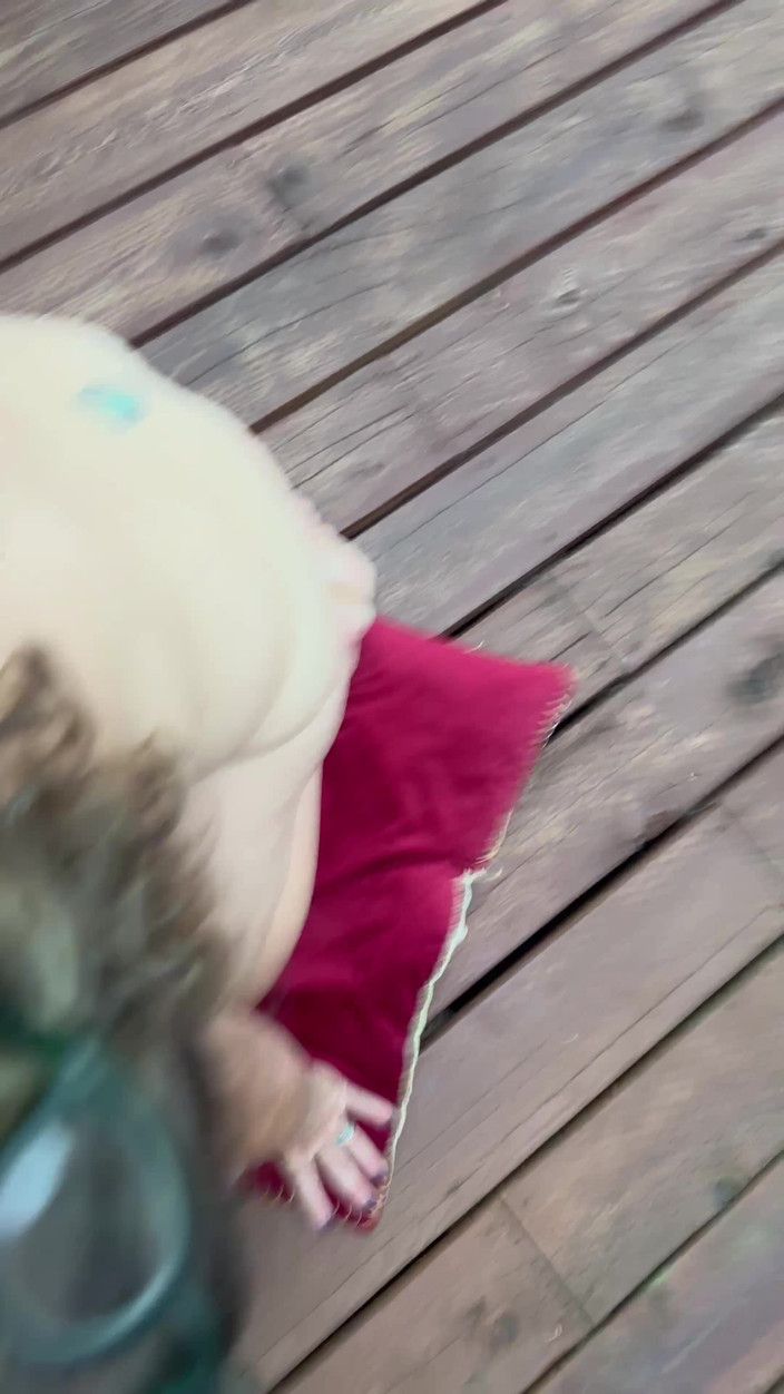 Bonewizzard69: POV ao ar livre, luz natural, rainha de olhos verdes...