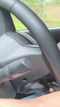 Ne place să ne frecăm și să purtăm gecile de piele în timp ce ne distrăm