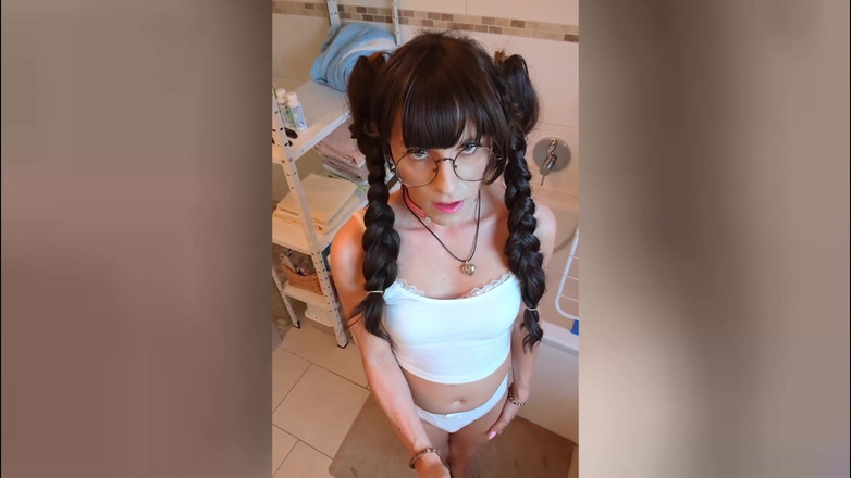 TV_Helena: Pulă de efeminat inutilă legată de pizdă! Pișare și spermă ca...