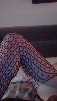 Une fille sexy à la chatte vraiment mouillée et excitée, partie 2
