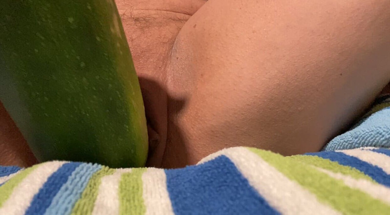 Everydeygrey FTM: Wrecking My Wet Pussy with Huge Cold Cucumber