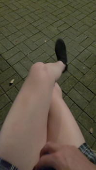 Odsłoniłem moje genitalia na zewnątrz