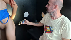 FannySquirting: 荡妇妻子在荣耀洞口中吮吸并操弄有天赋的陌生人