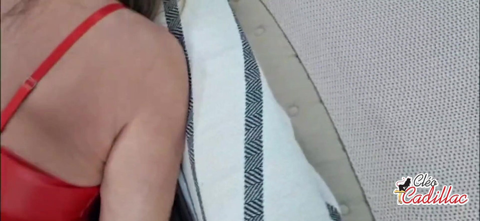 Cleo Cadillac: एंड्रेसा उराक के पिता एक बिल्ली विकृत हैं