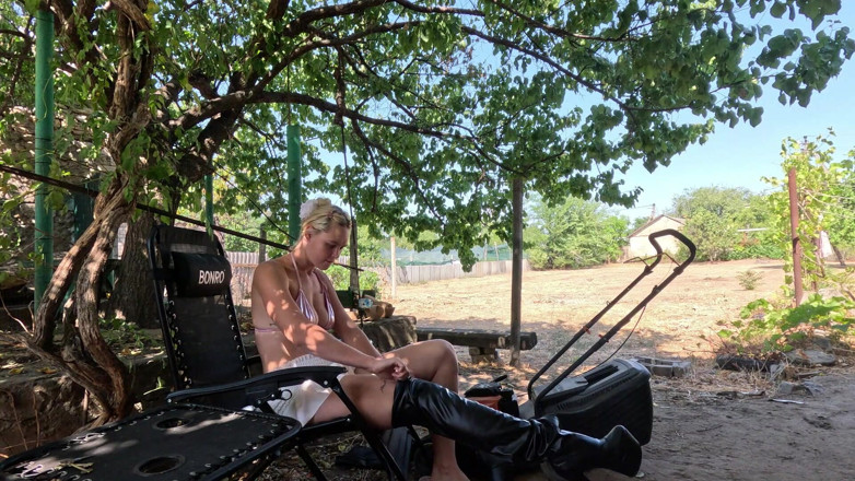 HotPrincessUA: Cranking in Sexy Platform Shoes Lawn Mower &amp; Car Wont Start