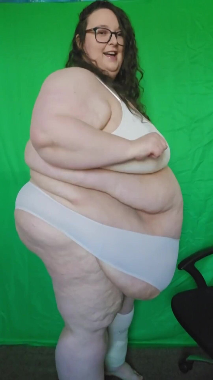 SSBBWLadyBrads: SSBBW göttin weißes höschen anprobieren