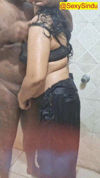 Indian Wife MILF Is Bathing in Saree