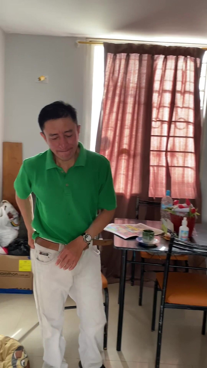 BigAssStepmom2: 饥渴的拉丁女仆被她的老板用大鸡巴操，最后射在她热辣的阴户里