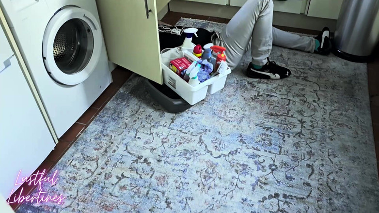 Lustful Libertines: Моя дружина не буде трахати мене, але її зведена сестра буде.