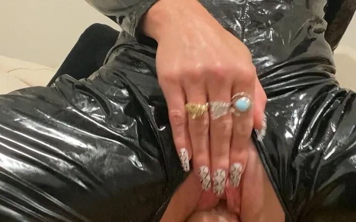 Ravin: Havraní honění a šukání velkého tlustého cumming dildo ptáka, část 1
