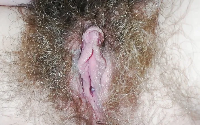 Cuteblonde666: Quick masturbation in the bed hairy pussy close up orgasm...